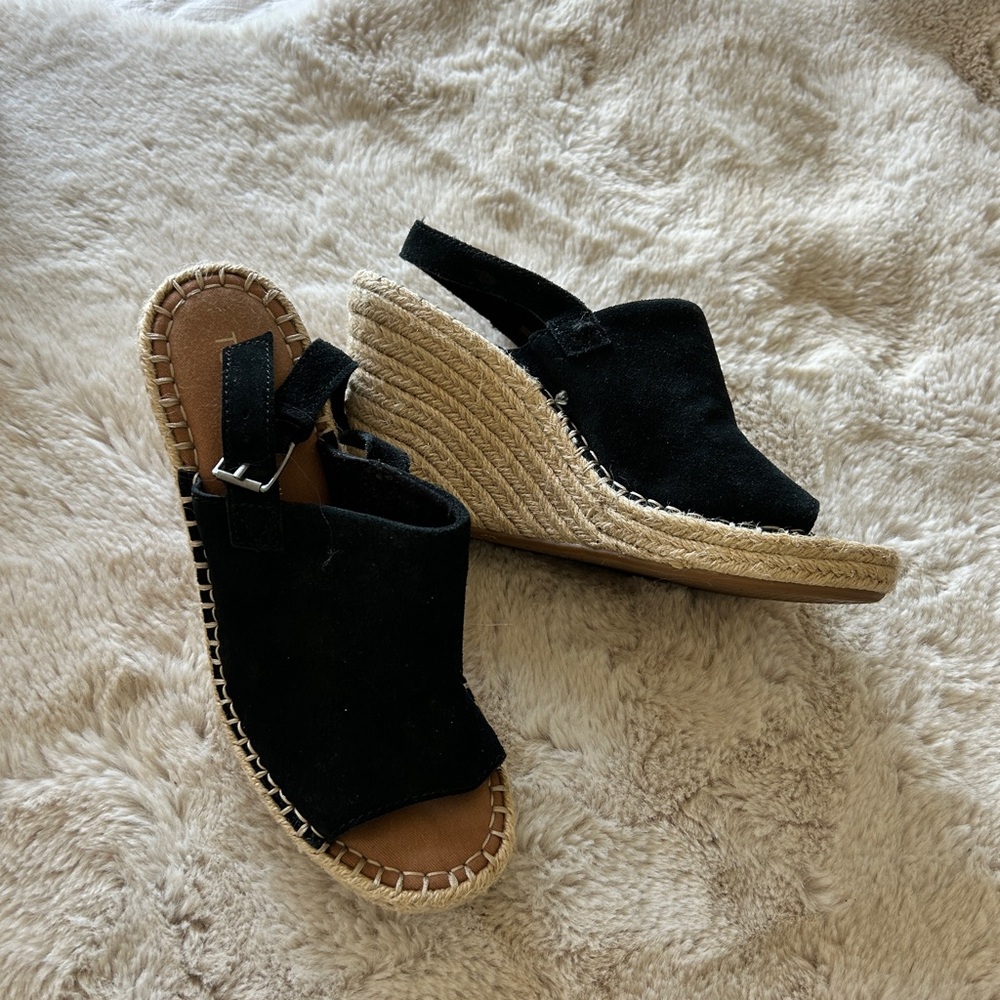Toms Black Suede Espadrille Wedge - Size 9
Excellent condition